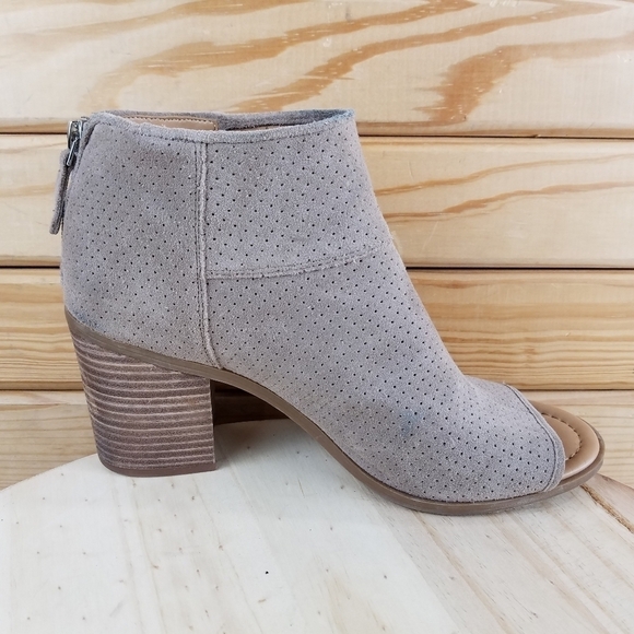 Franco Sarto GOLDIE 10M Leather Peep Toe Ankle Booties Boots Perforated Back Zip - Picture 6 of 10